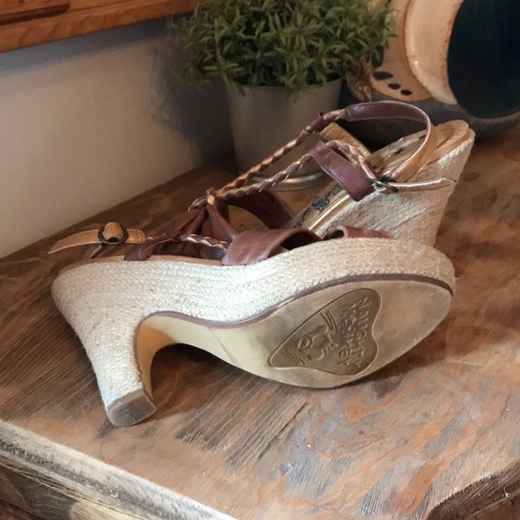 Naughty Monkey Sandals - Picture 5 of 6